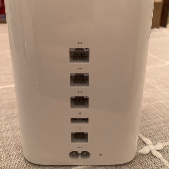 Apple Tower Airport Extreme Base Station (a router.) - Picture 3 of 3